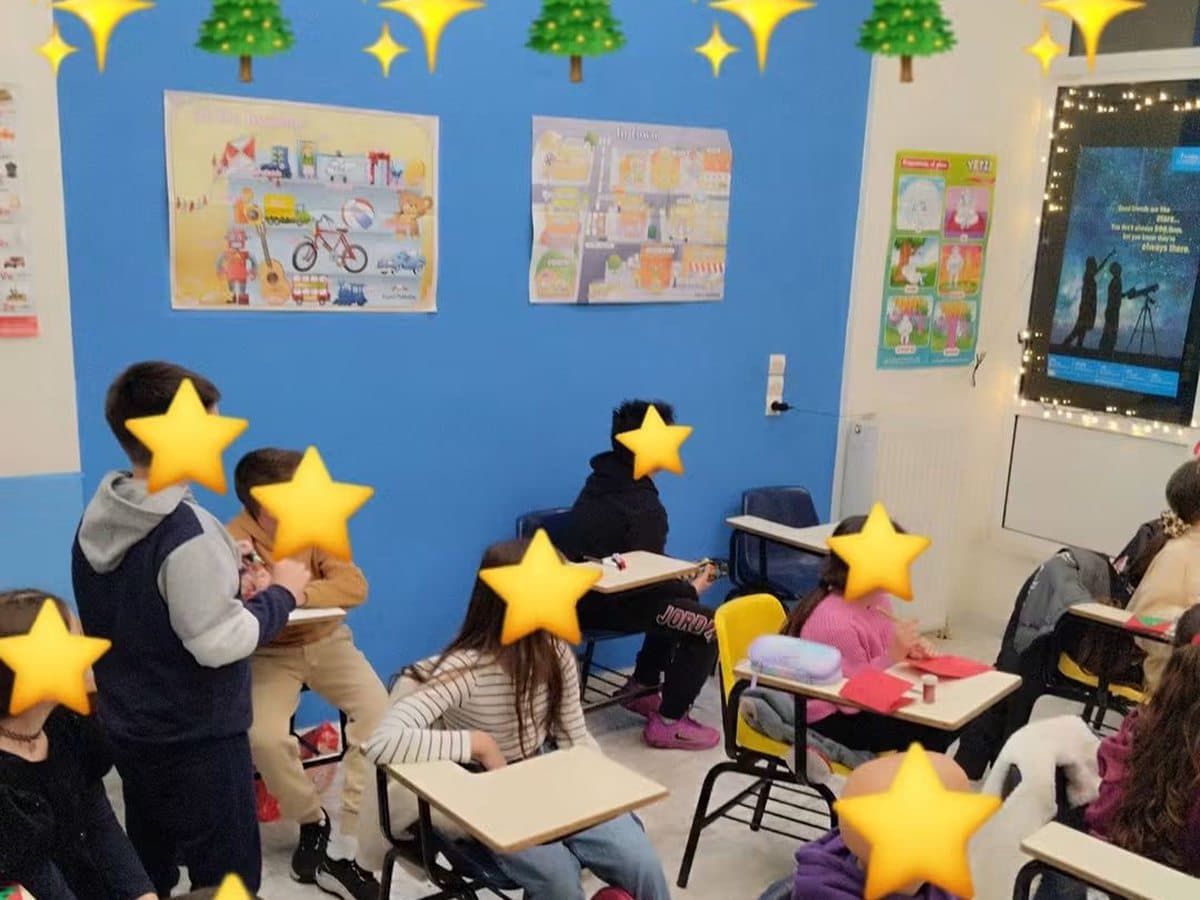 Χριστουγεννιάτικη τάξη με μαθητές στο Κέντρο Ξένων Γλωσσών Νομικού